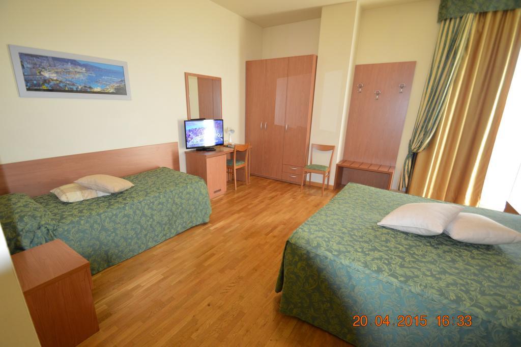 Dama Hotel 3*